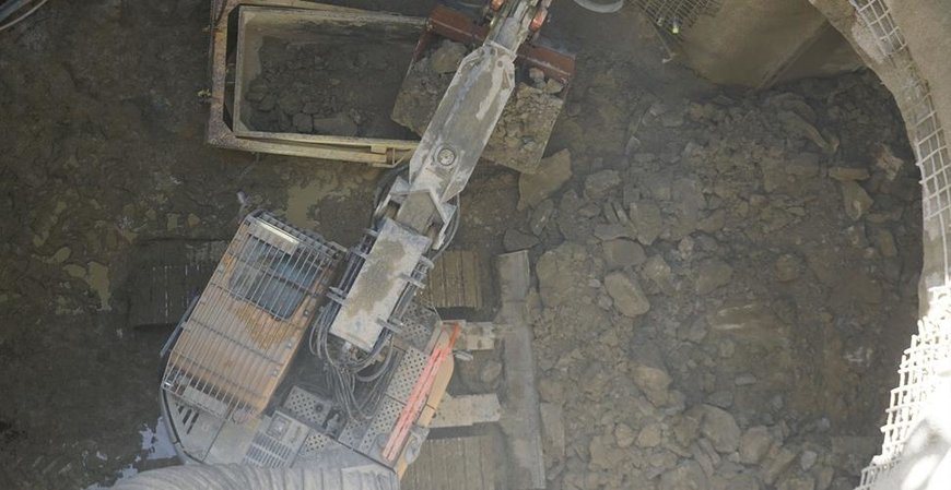FLUGOBJEKT BAGGER FÜR TUNNELARBEITEN